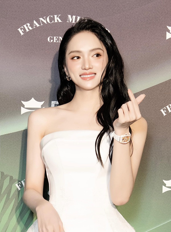 Ngoài ra, bước quan trọng nhất trong chu trình chăm sóc da mặt của Hương Giang sẽ luôn là bước làm sạch da.