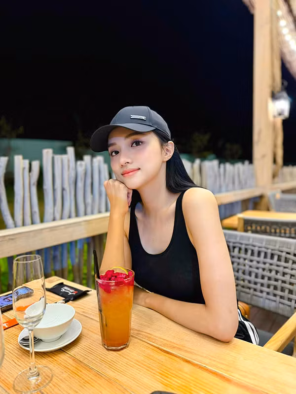 Hoa hậu chuyển giới Hương Giang ngày càng chứng minh cho người hâm mộ thấy rằng cô là một người đẹp có tài lẫn sắc.