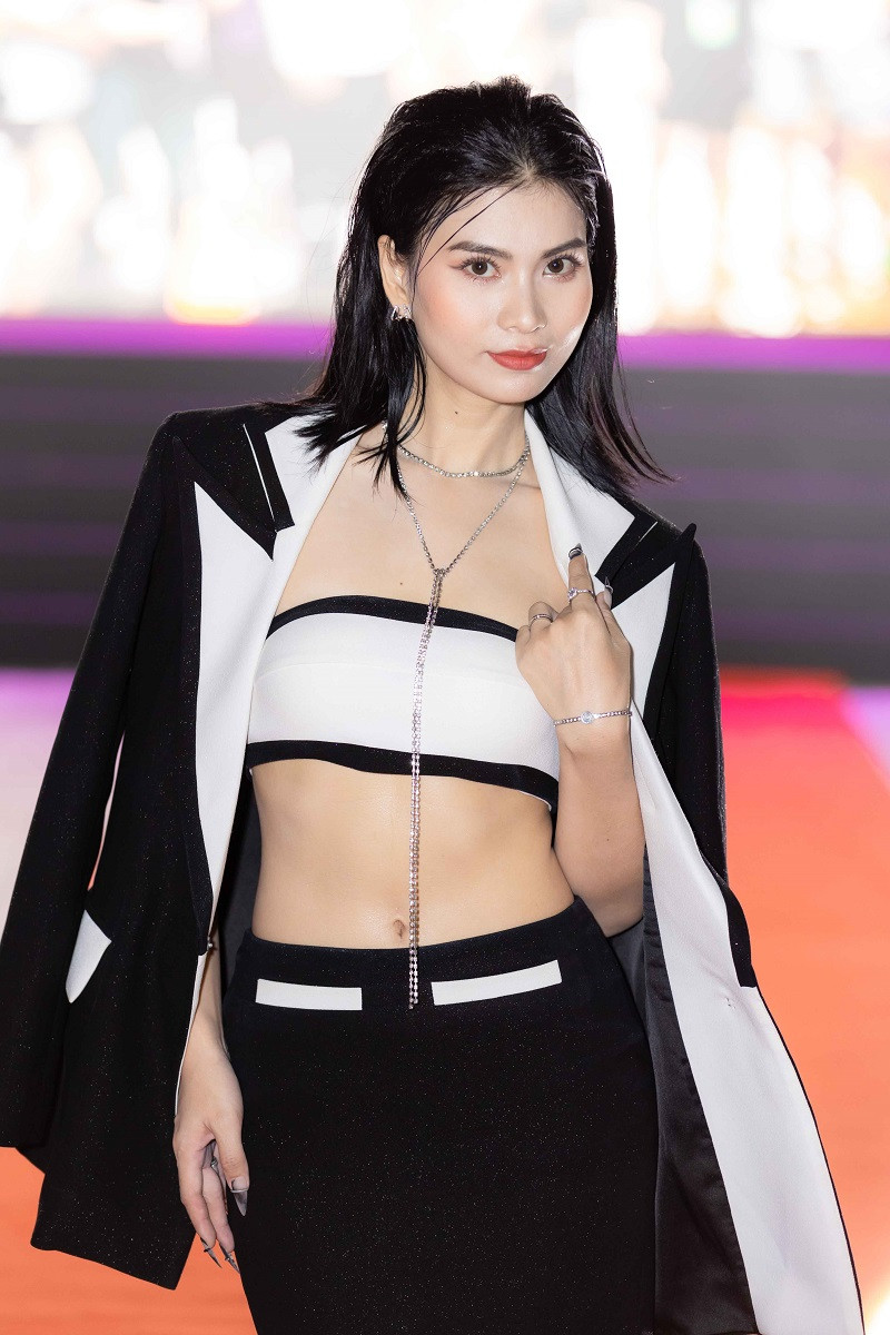 Nhân vật chính của phim là ba Hai (Thanh Hiền) cùng năm người con gồm: Hai Khôn (Trương Minh Cường), Ba Lành (Đinh Y Nhung), Tư Hậu (Quách Ngọc Tuyên), Năm Thảo (Trâm Anh) và Sáu Tâm (Trần Kim Hải).