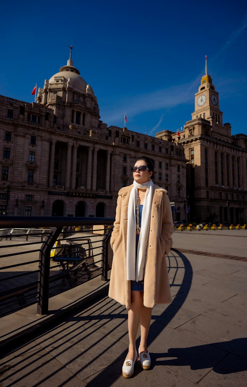 Nữ ca sĩ nhấn mạnh vào chế độ ăn uống kiêng khem và tuân thủ thời gian đi ngủ sớm, dù cô có lịch trình công việc dày đặc, liên tục phải chạy show giữa các thành phố.