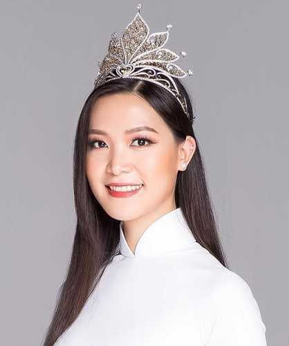 Thùy Dung từng dính nghi vấn là 1 trong số những bóng hồng của đại gia Đức An. Cuối năm 2013 rộ lên tin đồn Hoa hậu Việt Nam 2008 Thùy Dung hẹn hò với doanh nhân Nguyễn Đức An. Tin đồn dấy lên khi cả hai bị bắt gặp thân mật trong nhà hàng, tình tứ nắm tay nhau khi đi qua đường. (Ảnh: Dân Việt)