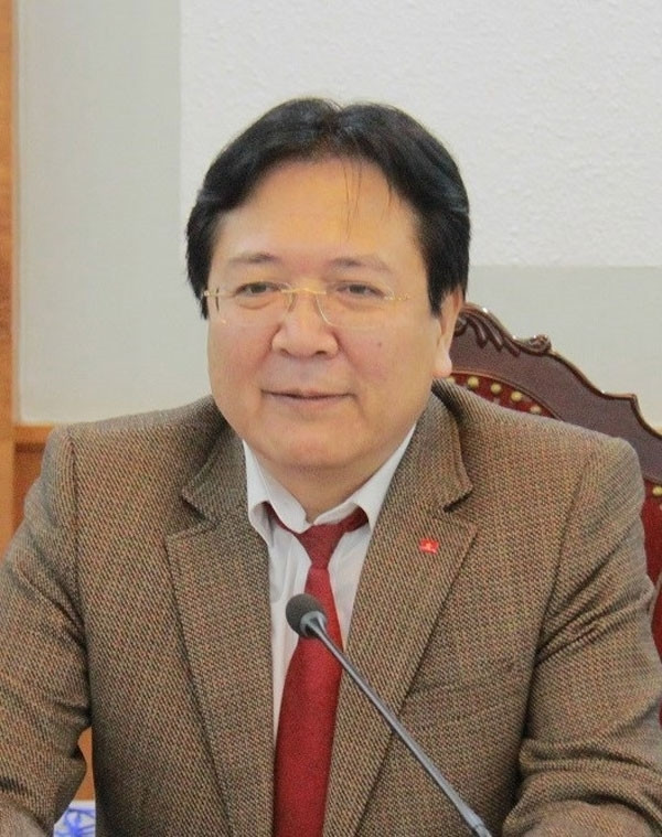 Trong đó, NSND Vương Duy Biên đảm nhiệm cương vị Trưởng Ban giám khảo Hoa hậu Quốc gia Việt Nam 2024. NSND Vương Duy Biên được biết đến là nghệ sĩ tài năng, giàu kinh nghiệm và uy tín trong lĩnh vực nghệ thuật. Ông vừa là nhà điêu khắc, họa sĩ, nghệ sĩ - đạo diễn sân khấu múa rối vừa là nhà quản lý văn hóa. Bên cạnh đó, ông còn là nguyên Thứ trưởng Bộ VH-TT&amp;DL, hiện là Phó Chủ tịch chuyên trách Liên hiệp các hội Văn học Nghệ thuật Việt Nam - Khóa X.