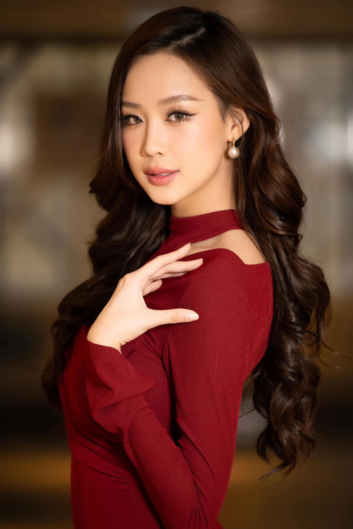 Hoa hậu Lê Nguyễn Bảo Ngọc là đại sứ và cũng là giám khảo trẻ tuổi nhất của cuộc thi năm nay. Nàng hậu Gen Z ghi dấu ấn mạnh mẽ với nhan sắc cuốn hút cùng chiều cao nổi bật. Bảo Ngọc còn khiến người hâm mộ ấn tượng bởi vốn ngoại ngữ và thành tích học tập đáng nể.