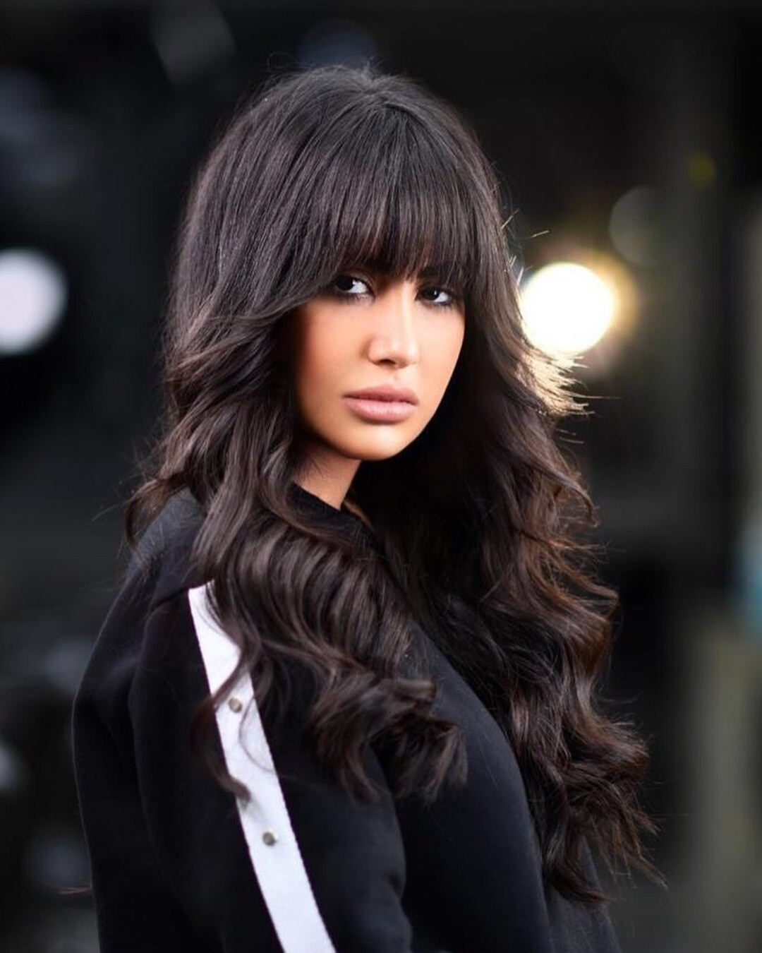 Dima thông thạo tiếng Anh, Ả Rập và Pháp.