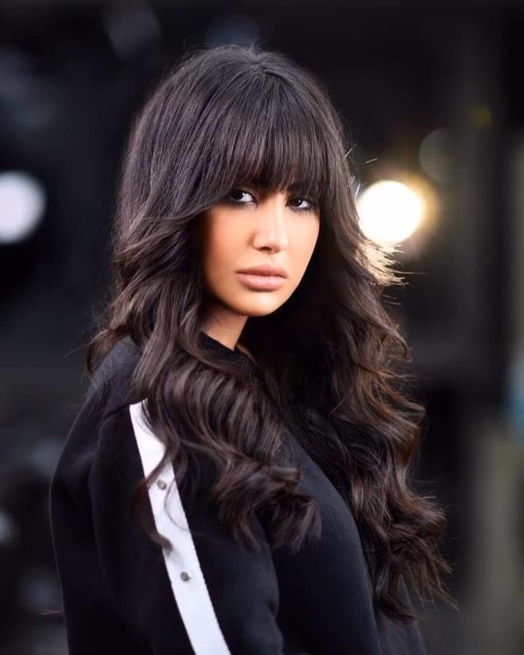 Dima thông thạo tiếng Anh, Ả Rập và Pháp.