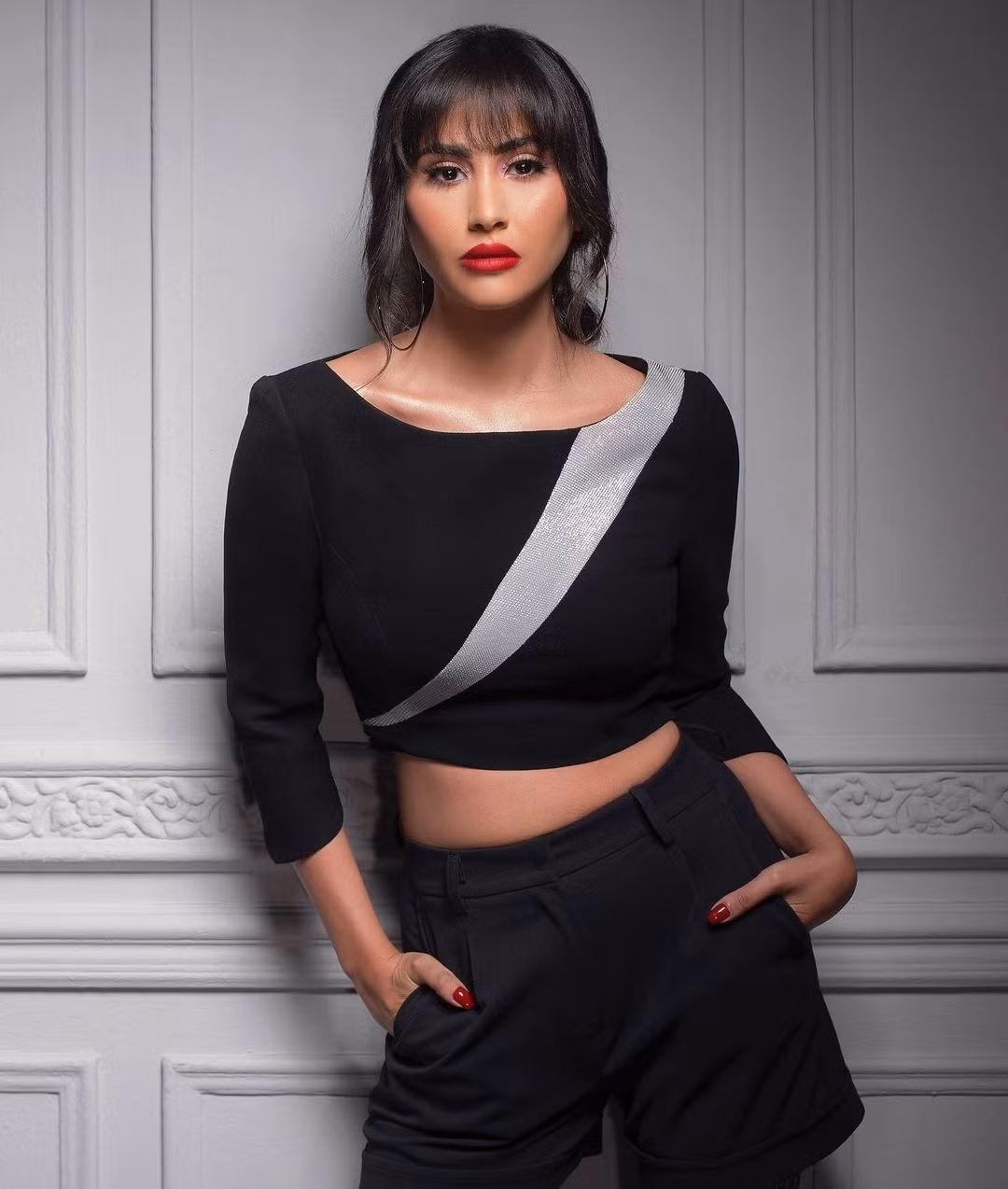 Quan điểm sống của Dima: “Mỗi cô gái đều là một chiến binh. Hãy tận hưởng từng khoảnh khắc và không lãng phí thời gian vào những điều không đáng. Cuộc sống ngắn ngủi, hãy mỉm cười và tỏa sáng mỗi ngày”.