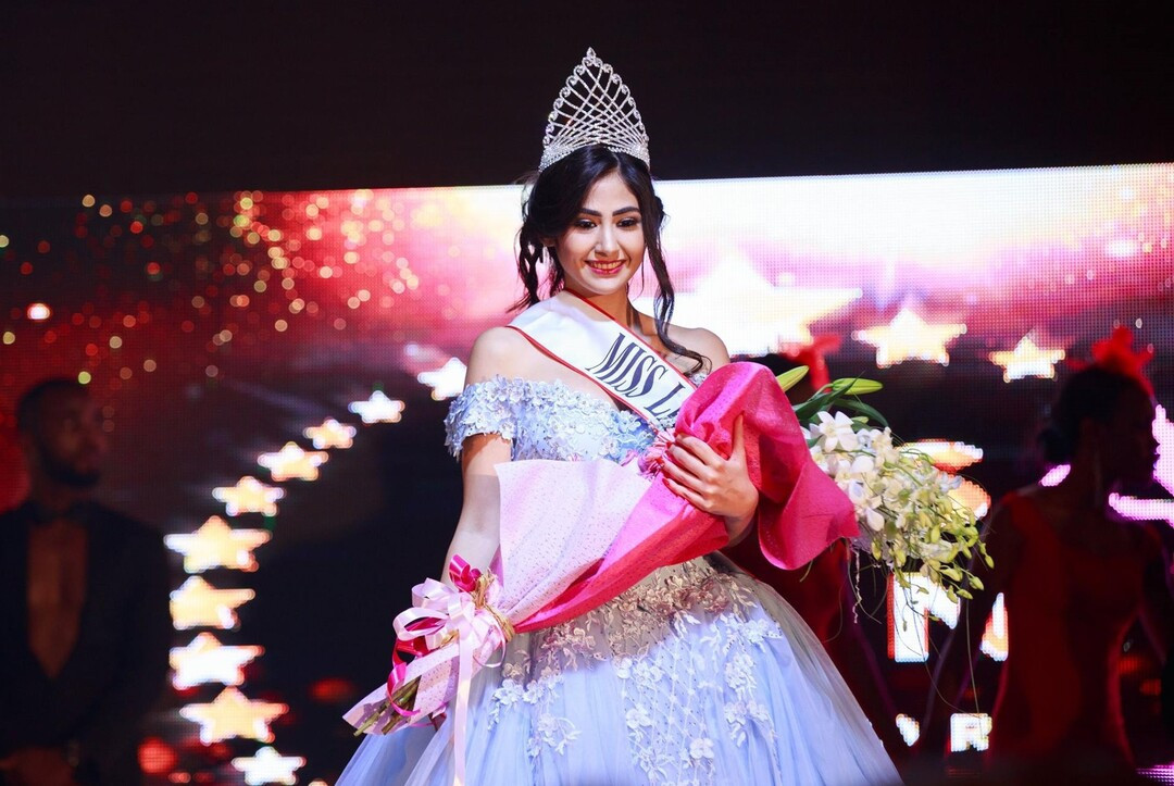 Cô tham gia nhiều cuộc thi sắc đẹp trong và ngoài nước. Tháng 5/2017, cô đăng quang Hoa hậu cộng đồng người Li Băng tại Bờ Biển Ngà.