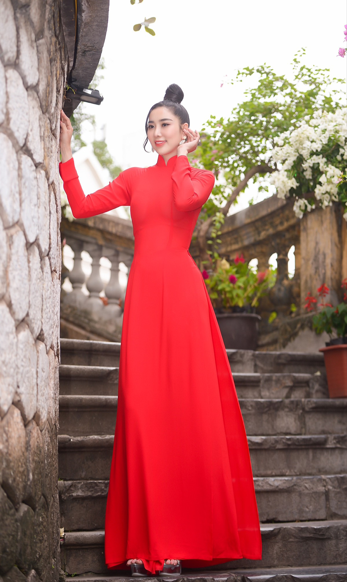 Người đẹp quê Đồng Nai bật mí điều khiến cô tự hào nhất khi nhìn lại 2023 chính là sự nỗ lực không ngừng trong các hoạt động cộng đồng. Kể cả khi chưa phải là hoa hậu, Trịnh Thanh Hồng đã nuôi dưỡng cho mình ước mơ được giúp đỡ những hoàn cảnh khó khăn, lan tỏa những giá trị yêu thương đến với mảnh đời bất hạnh hơn. Chính vì điều đó mà khi đăng quang hoa hậu, Trịnh Thanh Hồng miệt mài với các dự án lớn nhỏ, hy vọng có thể lan tỏa đến với nhiều người hơn.