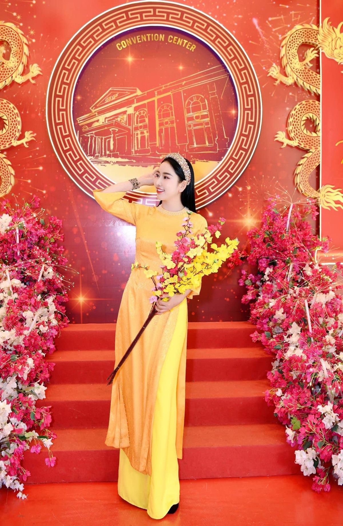 “Hành trình đó giúp tôi nhận ra vẫn còn rất nhiều những mảnh đời cơ cực và bản thân vẫn còn rất may mắn khi được sống đủ đầy hơn. Tôi hy vọng rằng việc làm của mình tuy nhỏ nhưng sẽ đóng góp, lan tỏa những thông điệp ý nghĩa đến cộng đồng, san sẻ phần nào khó khăn với người dân", Trịnh Thanh Hồng nói.