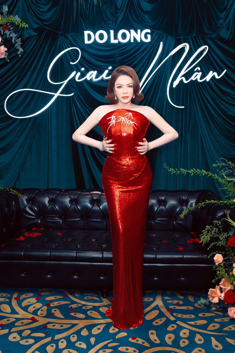 Cô cũng tiết lộ phải mua đến 5 két sắt mới đựng hết số kim cương trong nhà.