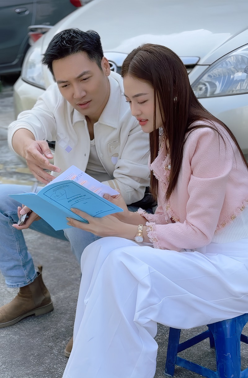 Trước ý kiến Như Ý chen vào mối tình thanh xuân của Dương và Lâm, Thùy Anh đưa ra quan điểm: “Lâm của hiện tại là người đơn chiếc, Như Ý bày tỏ tình cảm với anh là chuyện bình thường”. Nữ diễn viên bật mí càng về sau, Như Ý càng tấn công Lâm quyết liệt hơn, nhưng cô cũng sẽ có những khoảnh khắc cảm xúc trùng xuống, tâm lý nặng hơn.