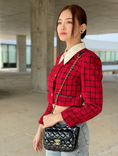 Những ngày đầu năm 2024, Thùy Anh tất bật theo sát lịch trình của đoàn phim. Phim dự kiến đóng máy sát Tết Nguyên đán, vì vậy nữ diễn viên muốn dành thời gian nghỉ ngơi bên gia đình ở Hà Nội, trước khi bước vào một dự án điện ảnh mới.