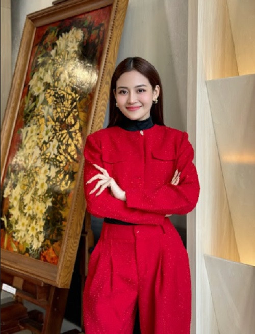 Thùy Anh thú nhận khi mới nhận vai, cô có phần trăn trở về cách nhập vai. Cô đã đọc năm cuốn sách về phụ nữ khí chất và xem tham khảo một bộ phim Trung Quốc. Ngoài ra, cô xin gợi ý từ hai người chị thân thiết trong nghề, đó là diễn viên Lã Thanh Huyền và diễn viên Mai Chi (vai La La trong Bộ tứ 10A8).