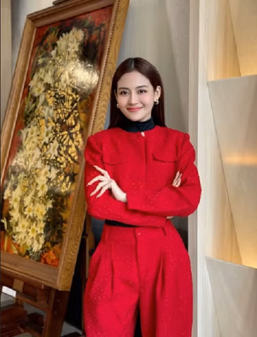 Thùy Anh thú nhận khi mới nhận vai, cô có phần trăn trở về cách nhập vai. Cô đã đọc năm cuốn sách về phụ nữ khí chất và xem tham khảo một bộ phim Trung Quốc. Ngoài ra, cô xin gợi ý từ hai người chị thân thiết trong nghề, đó là diễn viên Lã Thanh Huyền và diễn viên Mai Chi (vai La La trong Bộ tứ 10A8).