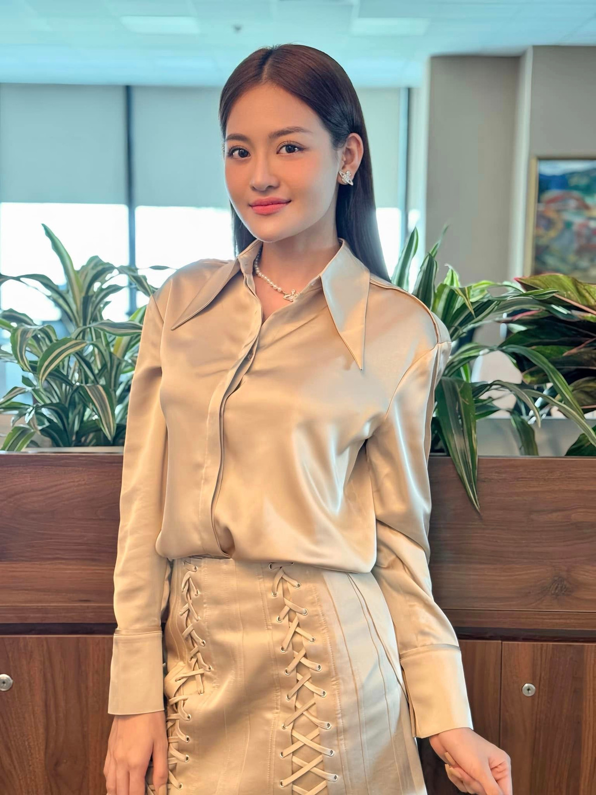  Diễn viên Thùy Anh cho hay khi cô mới lộ diện ở phần 2 Chúng ta của 8 năm sau, một bộ phận khán giả đoán già đoán non cô là tuyến phản diện, kẻ thứ ba chen chân vào mối tình của hai nhân vật chính. Nhưng qua từng tập phim, Như Ý nhận được nhiều thiện cảm hơn từ công chúng, bởi tính cách thẳng thắn và sự chân thành trong tình yêu.