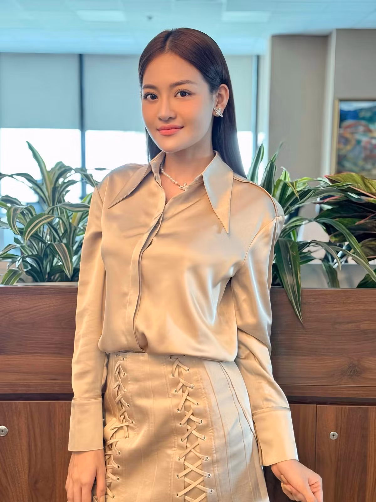  Diễn viên Thùy Anh cho hay khi cô mới lộ diện ở phần 2 Chúng ta của 8 năm sau, một bộ phận khán giả đoán già đoán non cô là tuyến phản diện, kẻ thứ ba chen chân vào mối tình của hai nhân vật chính. Nhưng qua từng tập phim, Như Ý nhận được nhiều thiện cảm hơn từ công chúng, bởi tính cách thẳng thắn và sự chân thành trong tình yêu.