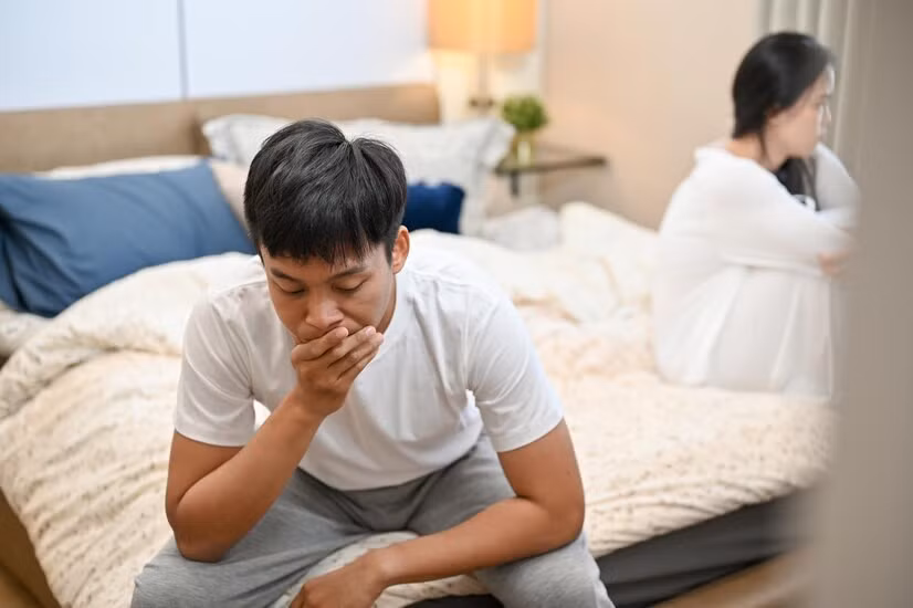 Vut qua que cua me vao thung rac, chang re lap tuc hoi han