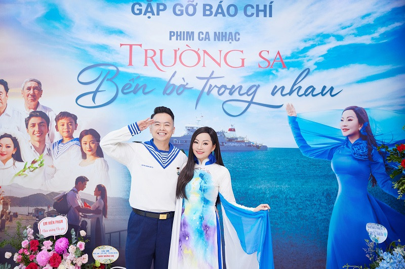 NSUT Khanh Hoa xuc dong khi thuc hien phim ca nhac ve Truong Sa-Hinh-7