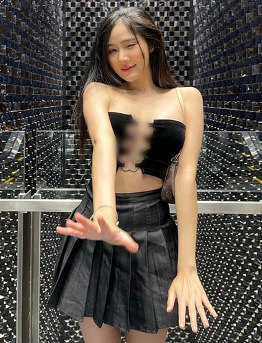 Thế nhưng, nếu cô nàng biết cách tiết chế trong ăn mặc, ắt hẳn sẽ chiếm được nhiều thiện cảm hơn.