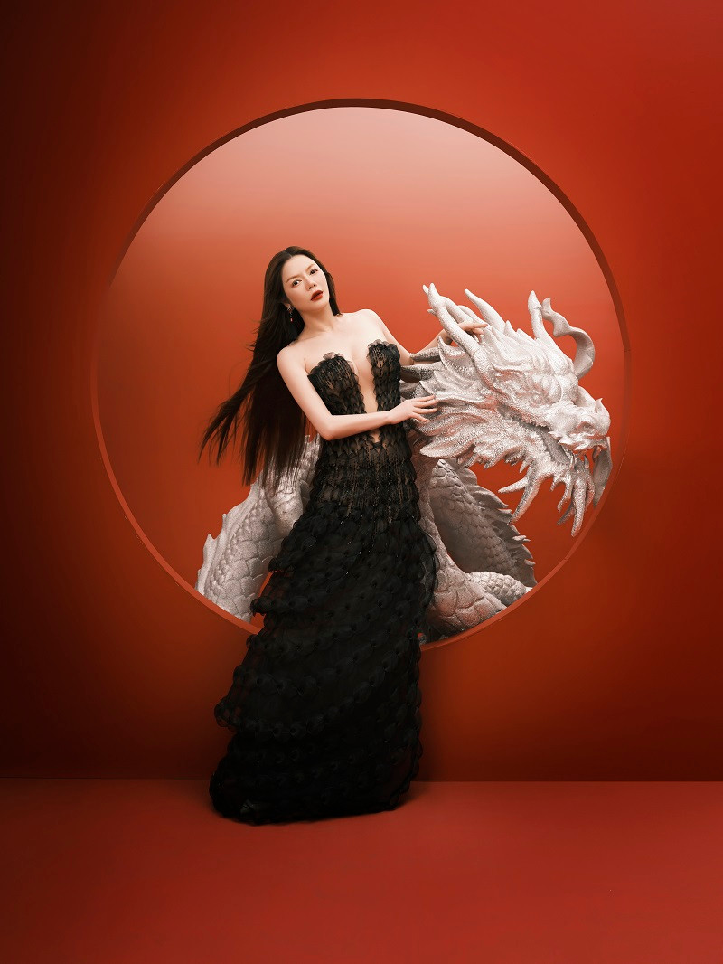 “Trước đây, tôi sống hơi vội vã. Nhưng bây giờ tôi chọn cảm nhận mọi người xung quanh và cả bản thân. Hành trình đó giúp tôi tìm ra được nhiều thứ thú vị trong cuộc sống”, diễn viên Kẻ thứ ba bày tỏ.