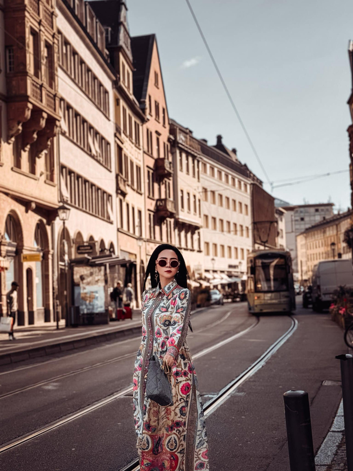 Nước Đức cũng là một trong số nhiều nước châu Âu như Pháp, Hà Lan, Bỉ,… mà Bùi Thanh Hương đưa các con đến thăm quan. “Chuyến đi này chính là phần thưởng mà tôi dành cho các con sau khi đã xuất sắc vượt qua những kỳ thì chuyển cấp quan trọng. Không chỉ du lịch mà các con sẽ được học hỏi nhiều những điều tuyệt vời, phát huy khả năng ngoại ngữ cùng những câu chuyện thú vị không có trong sách vở ở những miền đất xinh đẹp tại châu Âu”, Bùi Thanh Hương chia sẻ.