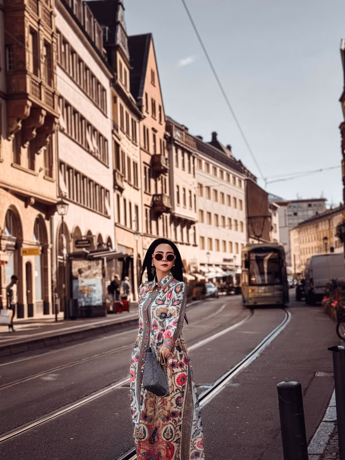 Nước Đức cũng là một trong số nhiều nước châu Âu như Pháp, Hà Lan, Bỉ,… mà Bùi Thanh Hương đưa các con đến thăm quan. “Chuyến đi này chính là phần thưởng mà tôi dành cho các con sau khi đã xuất sắc vượt qua những kỳ thì chuyển cấp quan trọng. Không chỉ du lịch mà các con sẽ được học hỏi nhiều những điều tuyệt vời, phát huy khả năng ngoại ngữ cùng những câu chuyện thú vị không có trong sách vở ở những miền đất xinh đẹp tại châu Âu”, Bùi Thanh Hương chia sẻ.