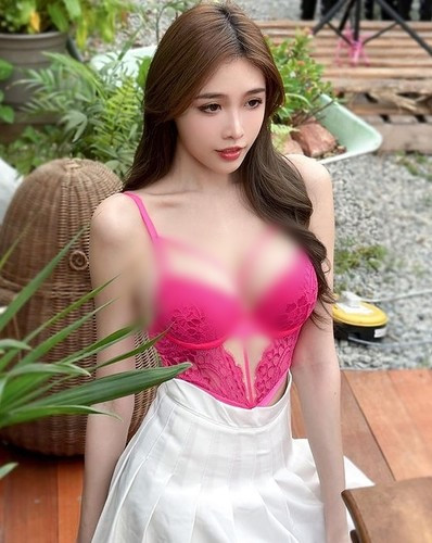 Fedora là một trong những hot girl gợi cảm rất nổi tiếng ở Malaysia. Cô nàng gây chú ý nhờ gu thời trang hở hang, táo bạo. (Nguồn ảnh: IG)