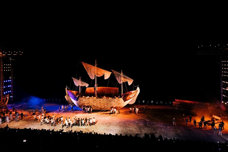 Tong dao dien Le Hai Yen nhan mua loi khen voi “Chuyen tau huyen thoai”