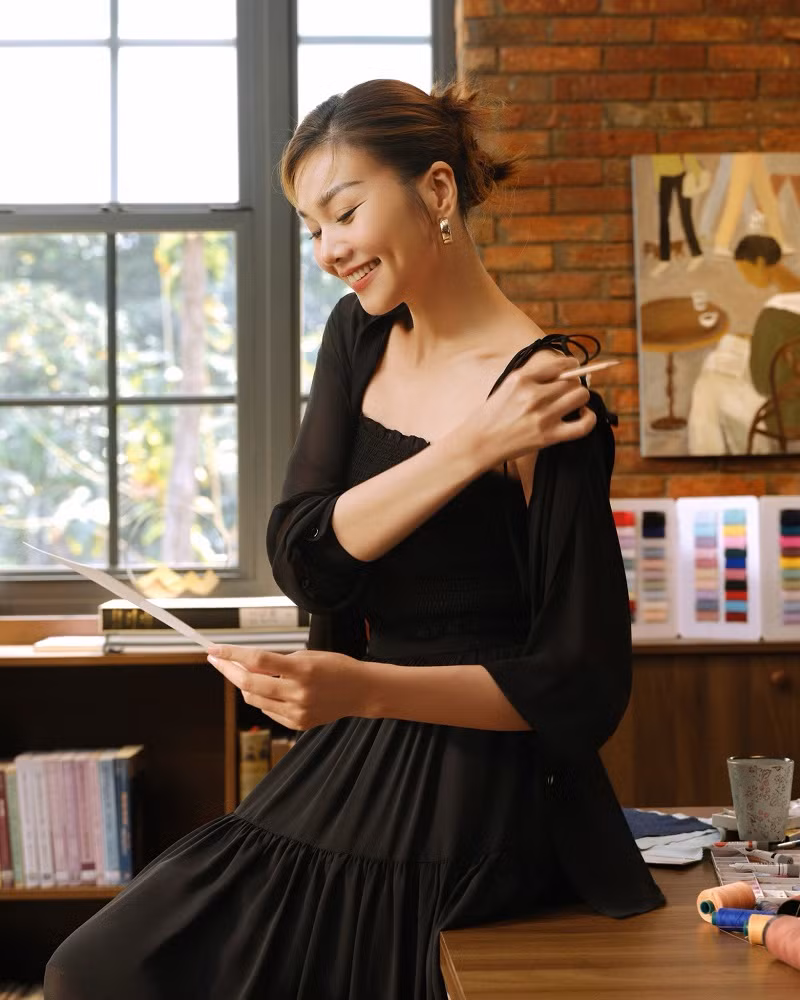 Mới đây, siêu mẫu Thanh Hằng nhận lời làm đại sứ cho một hãng thời trang trong nước với mong muốn truyền cảm hứng về câu chuyện sống hạnh phúc.