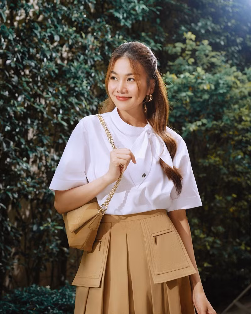 Theo Thanh Hằng, thần thái của phụ nữ phải đến từ khí chất bên trong, lan toả ra trang phục và thông qua trang phục sẽ chinh phục được người đối diện dù trong bất cứ hoàn cảnh nào hay bất cứ khi nào xuất hiện.