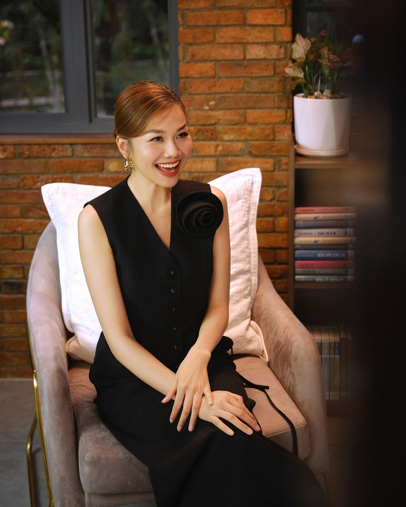 Với cuộc sống lành mạnh, gìn giữ hình ảnh cẩn trọng và chỉn chu trong mỗi lần xuất hiện, Thanh Hằng được nhiều nhãn hàng lớn, đẳng cấp quốc tế “chọn mặt gửi vàng” với vai trò đại sứ thương hiệu.