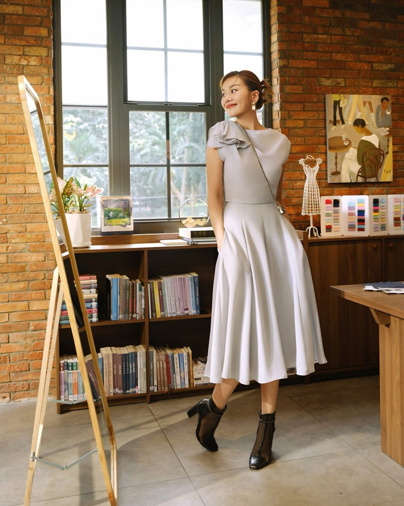 Thanh Hằng khuyến khích phụ nữ vượt qua mọi rào cản, khó khăn, vươn lên và theo đuổi cuộc sống, ước mơ của mình bằng nỗ lực của bản thân.