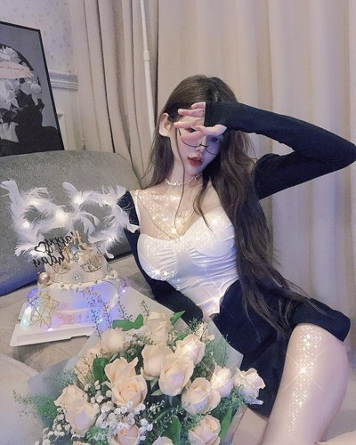 Trên thực tế, Misa phát triển theo hướng người mẫu gợi cảm, vì vậy cô nàng chưa bao giờ ngại ngần khoe dáng trong những bộ trang phục hở hang, thiếu vải.