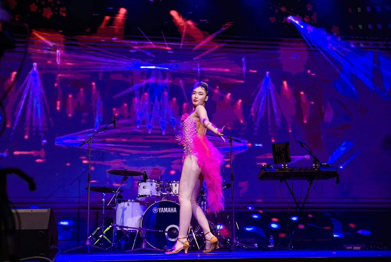 Co gai gianh 50 huy chuong dance sport nhay cung danh ca Ngoc Son-Hinh-3