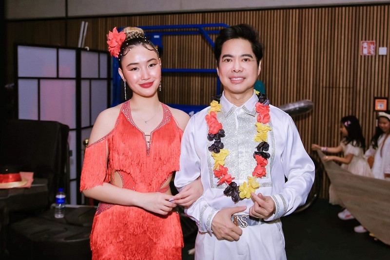 Co gai gianh 50 huy chuong dance sport nhay cung danh ca Ngoc Son-Hinh-4