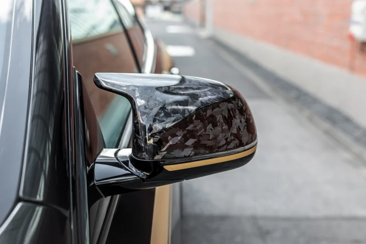 Ở dạng tiêu chuẩn, BMW X6 Competition có công suất 625 mã lực và momen xoắn 750 Nm. Ngoài ra, chiếc SUV cũng được trang bị hệ thống xả bằng thép không gỉ với van điều khiển và bốn ống xả 100mm bằng sợi carbon hoặc phủ ceramic.