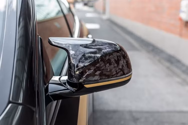 Ở dạng tiêu chuẩn, BMW X6 Competition có công suất 625 mã lực và momen xoắn 750 Nm. Ngoài ra, chiếc SUV cũng được trang bị hệ thống xả bằng thép không gỉ với van điều khiển và bốn ống xả 100mm bằng sợi carbon hoặc phủ ceramic.