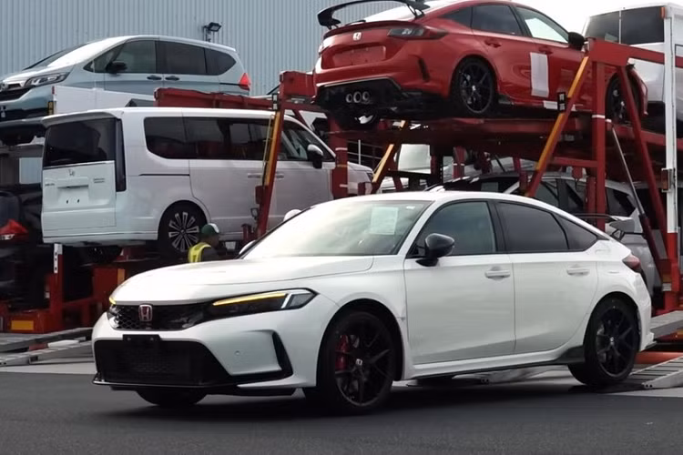 Honda Civic Type R 2023 gan 2 ty - co tien cung phai cho nua nam