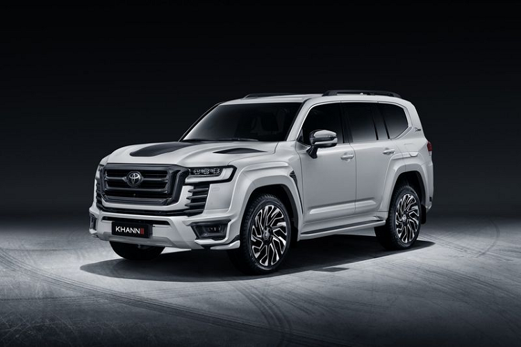 Đây là dự án thứ hai của Khann International trên dòng xe này của Toyota. Trước đó, hãng cũng ra mắt phiên bản Toyota Land Cruiser 200 hàng khủng.