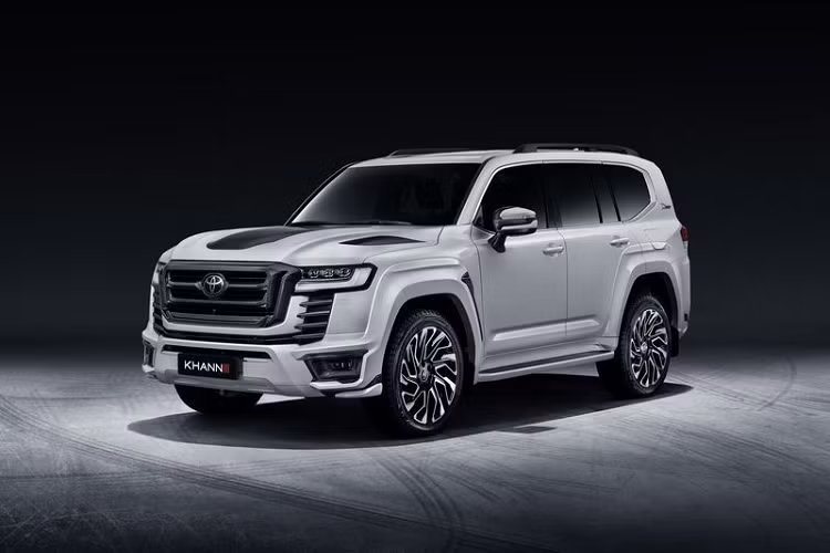 Đây là dự án thứ hai của Khann International trên dòng xe này của Toyota. Trước đó, hãng cũng ra mắt phiên bản Toyota Land Cruiser 200 hàng khủng.