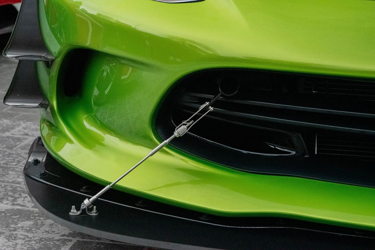 Dodge Viper là dòng xe thể thao với động cơ V10, được sản xuất bởi công ty con Dodge thuộc tập đoàn Chrysler. Tính đến nay, dòng xe Dodge Viper đã trải qua 5 thế hệ, từ năm 1992 đến năm 2017.