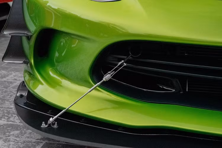 Dodge Viper là dòng xe thể thao với động cơ V10, được sản xuất bởi công ty con Dodge thuộc tập đoàn Chrysler. Tính đến nay, dòng xe Dodge Viper đã trải qua 5 thế hệ, từ năm 1992 đến năm 2017.