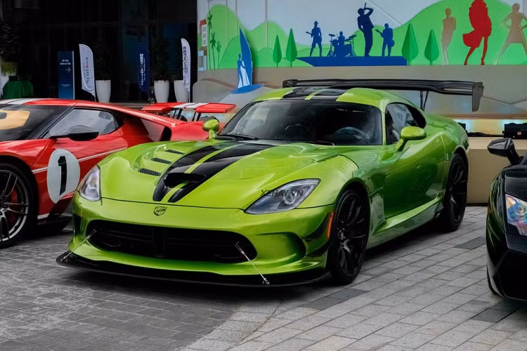 Chiếc xe đua đường phố Dodge SRT Viper ACR hàng hiếm này được đưa vể nước vào khoảng tháng 4 năm nay. Tính đến thời điểm hiện tại đây là chiếc Dodge Viper ACR thứ 2 tại dải đất hình chữ S, tuy nhiên đây lại là chiếc đầu tiên của thế hệ thứ 5.