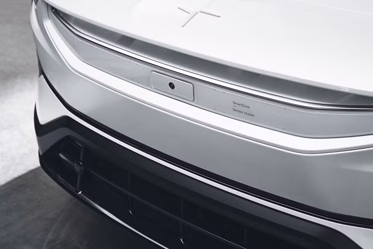 Polestar 3 có hệ số cản là 0,29 - một con số không cao nếu như so với với một số mẫu xe điện khác như Mercedes-Benz EQS (0,20), Tesla Model X (0,24) hay BMW iX (0,25). Tuy nhiên, Polestar 3 lại có ưu thế khi đua đường dài nhờ vào cụm pin có dung lượng lớn nhất phân khúc.