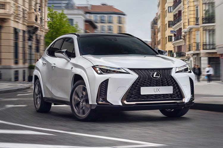 Theo kế hoạch, UX 300e 2023 sẽ bắt đầu bán tại thị trường châu Âu vào tháng 5/2023, giá xe Lexus UX 300e 2023 hiện chưa được nhà sản xuất Nhạt Bản công bố chính thức.