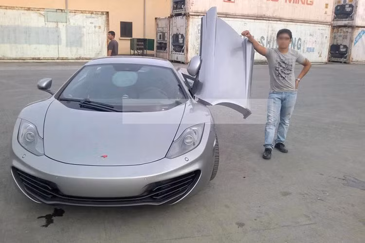 Siêu xe McLaren MP4-12C bản Coupe trong 1 lần ghé thăm Việt Nam. 