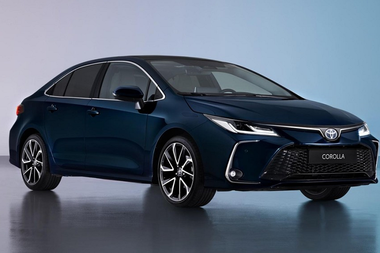 Cách đây không lâu, hãng Toyota đã tung ra phiên bản nâng cấp nhẹ của dòng xe Corolla ở thị trường Mỹ. Đến nay, hãng lại tiếp tục giới thiệu Toyota Corolla 2023 mới ở thị trường châu Âu. Khác với xe ở Mỹ, Toyota Corolla dành cho thị trường châu Âu sở hữu thiết kế ngoại thất khá giống Corolla Altis đang bán ở Việt Nam.