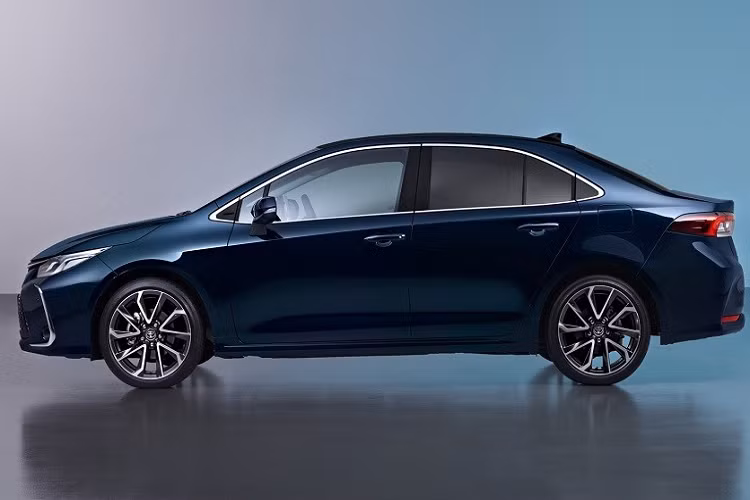 Bên cạnh đó là chất liệu bọc ghế cũng như những chi tiết ốp trang trí mang chủ đề "sự hài hòa giữa ánh sáng và bóng tối". Theo hãng Toyota, ý tưởng thiết kế này giúp nội thất của xe trông thanh lịch hơn.