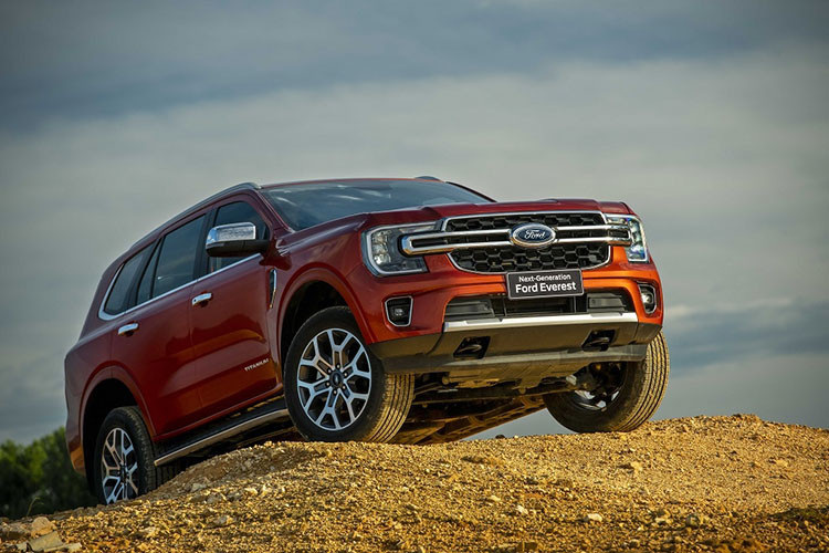 Mẫu xe SUV thương hiệu Mỹ có 2 tuỳ chọn động cơ: - Động cơ diesel 2.0L Bi-Turbo, công suất tối đa 207 mã lực và mô-men xoắn cực đại 500 Nm kết hợp hộp số tự động 10 cấp và hệ dẫn động 4 bánh; - Động cơ diesel 2.0L turbo đơn công suất 168 mã lực và mô men xoắn cực đại 405 Nm, đi kèm hộp số tự động 6 cấp và hệ dẫn động cầu sau