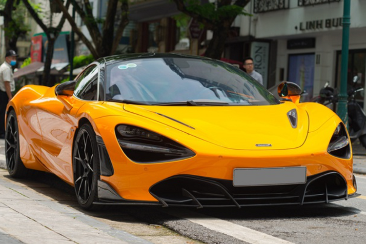 Đây là chiếc McLaren 720S đầu tiên tại Việt Nam được nâng cấp gói độ của hãng TopCar của Nga.